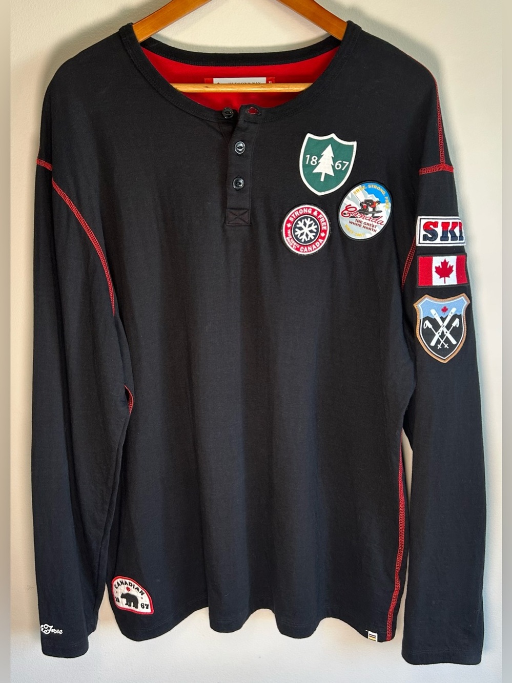 Hudson's Bay Company Canada Mens Henley Shirt Size XL Patches Embroidered Black